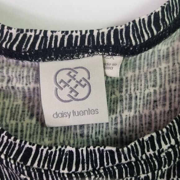 DAISY FUENTES SLEEVELESS TUNIC. SIZE 2X. - Picture 11 of 14